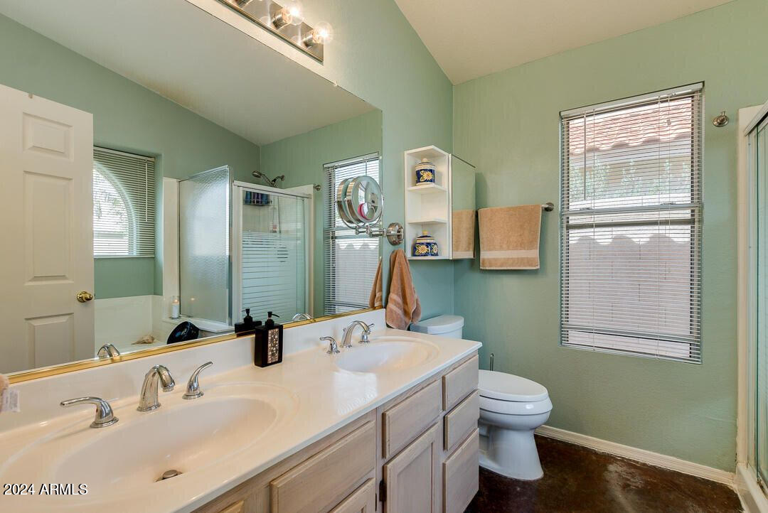 4528 E Thistle Landing Drive