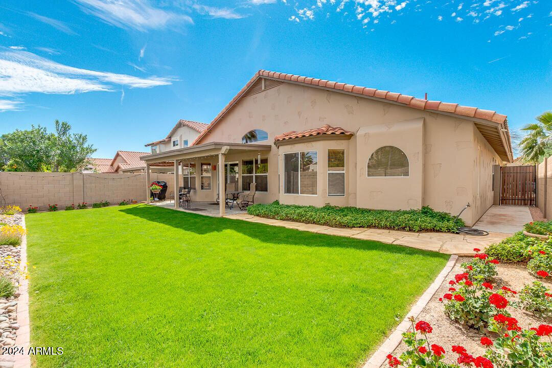 4528 E Thistle Landing Drive