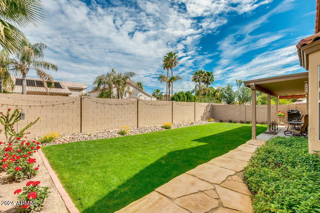 4528 E Thistle Landing Drive