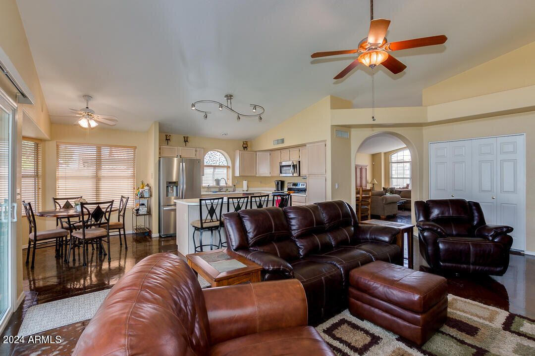 4528 E Thistle Landing Drive