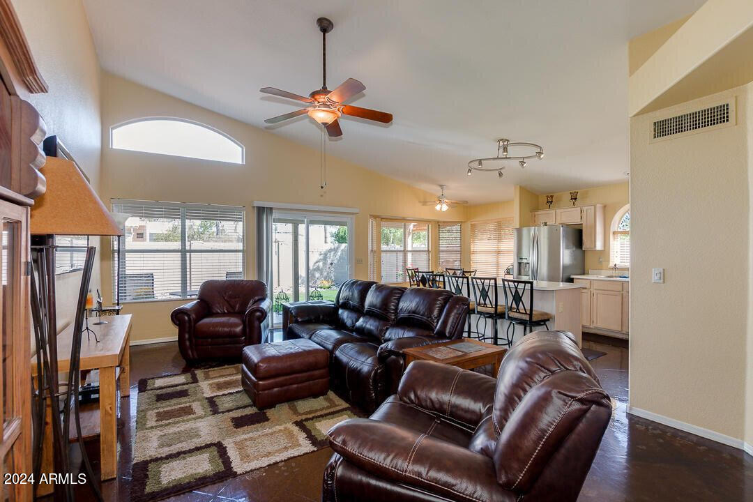 4528 E Thistle Landing Drive