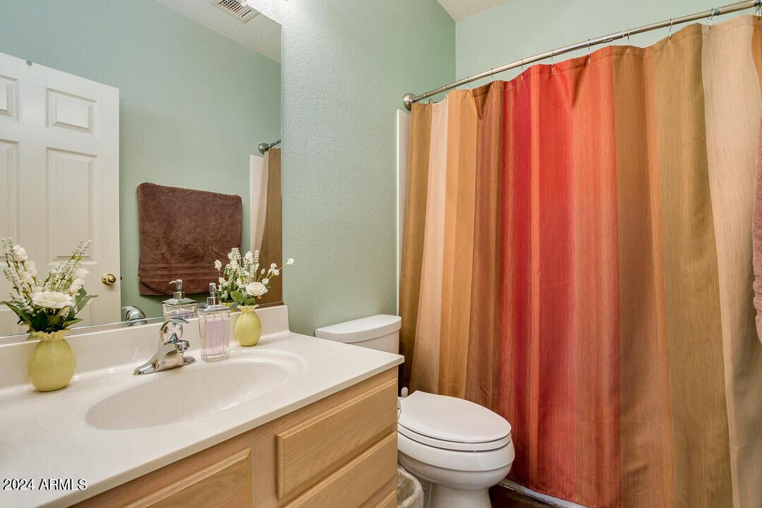 4528 E Thistle Landing Drive