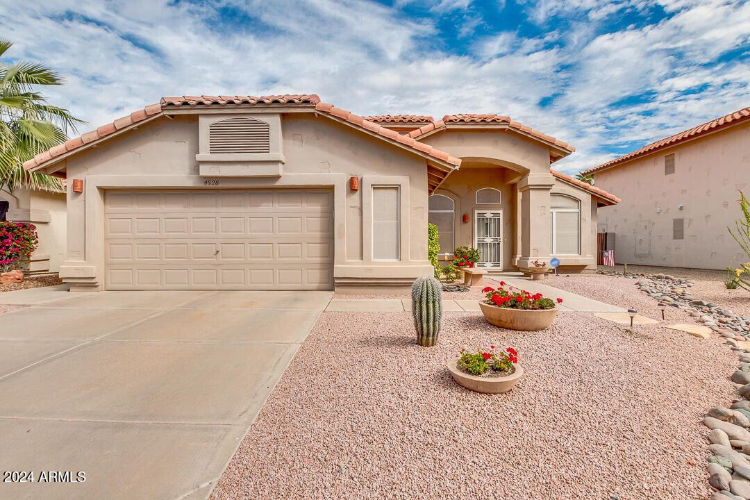 4528 E Thistle Landing Drive