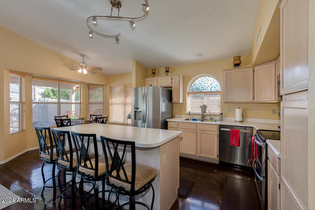 4528 E Thistle Landing Drive