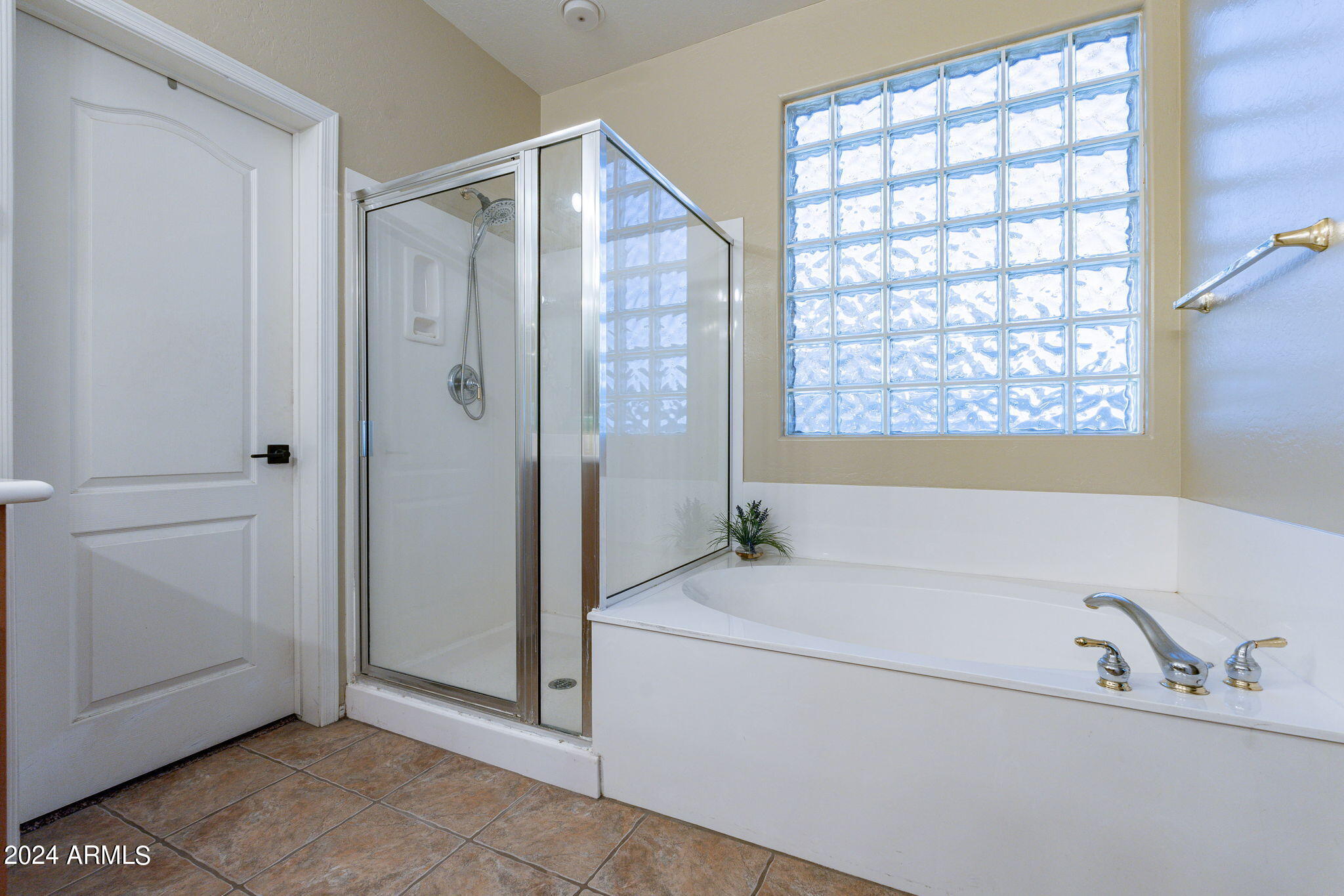 2056 N Vista Del Sol --