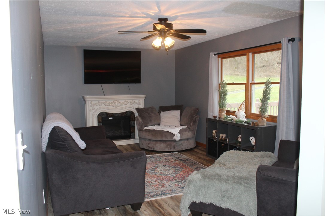 24352 Woodsfield