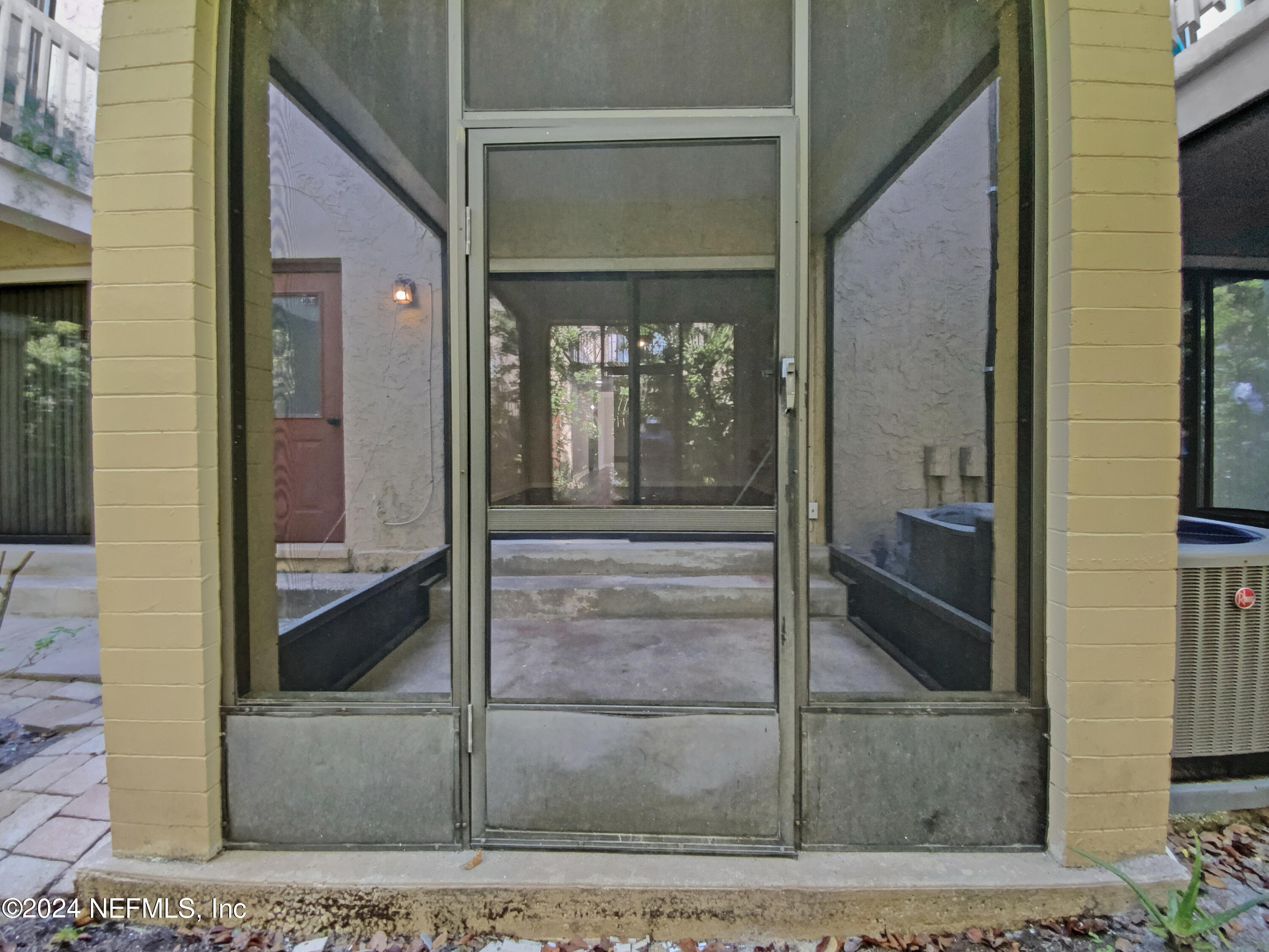5811 ATLANTIC Boulevard, 195