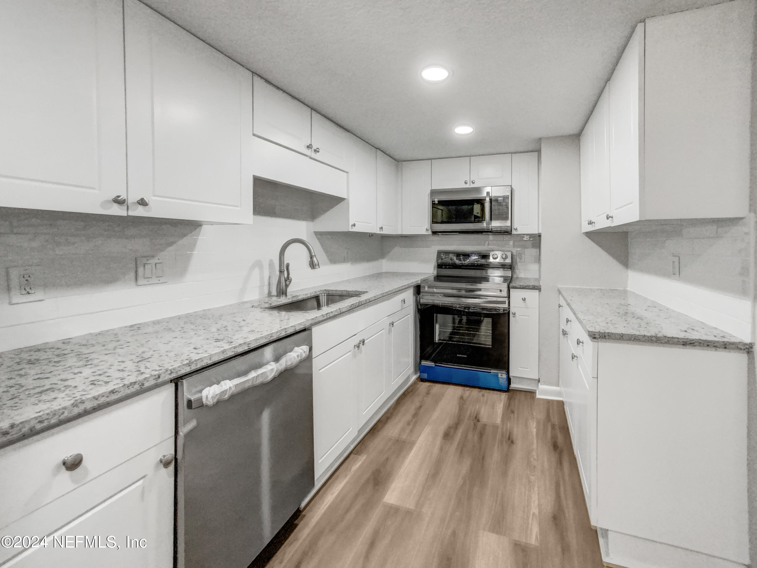 5811 ATLANTIC Boulevard, 195