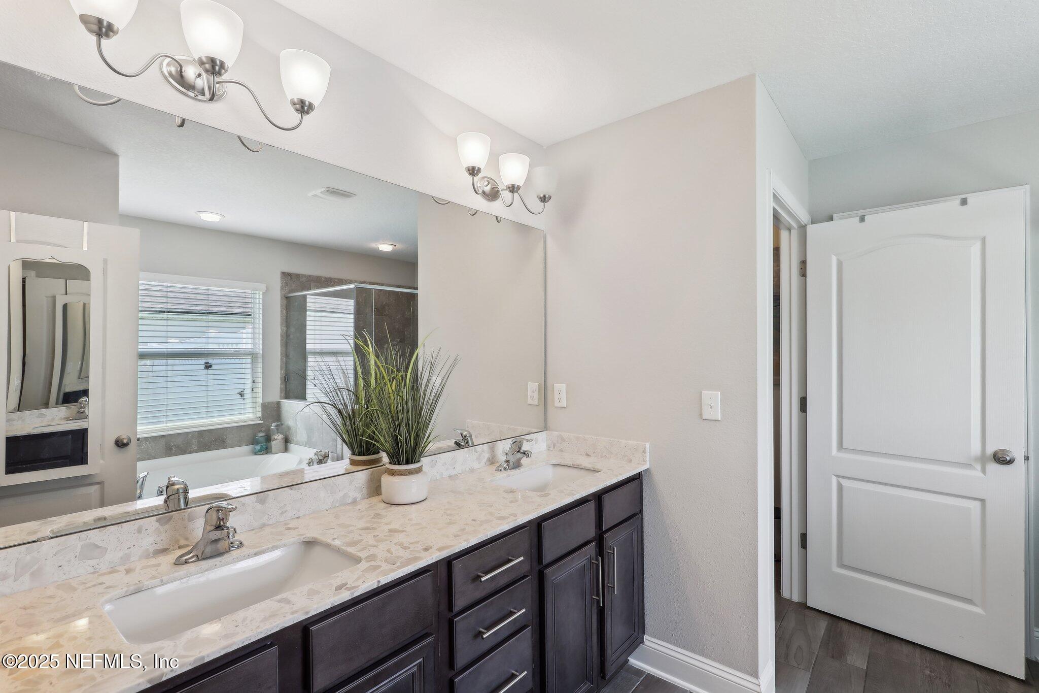 284 QUEEN VICTORIA Avenue, St. Johns