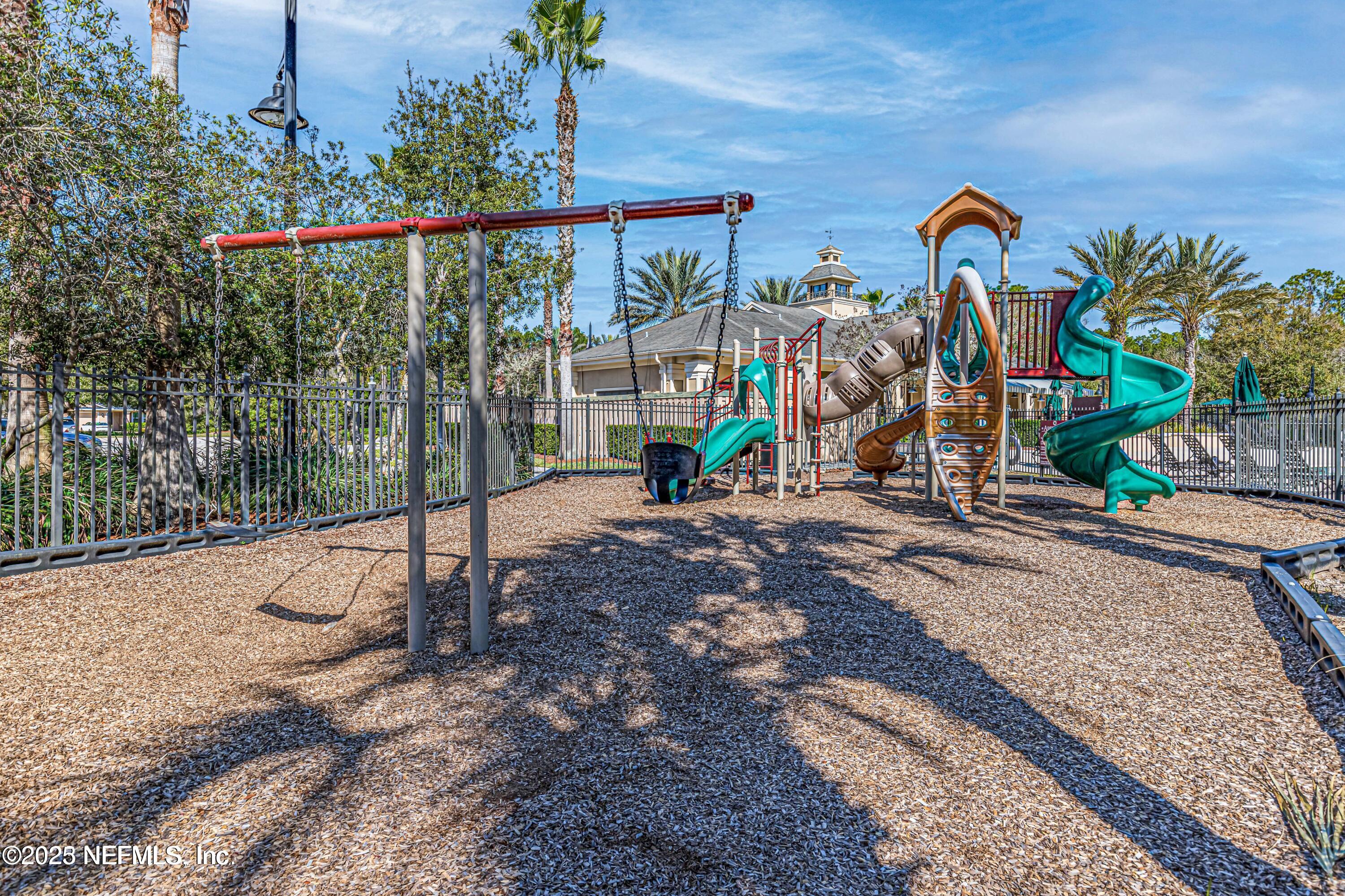 284 QUEEN VICTORIA Avenue, St. Johns