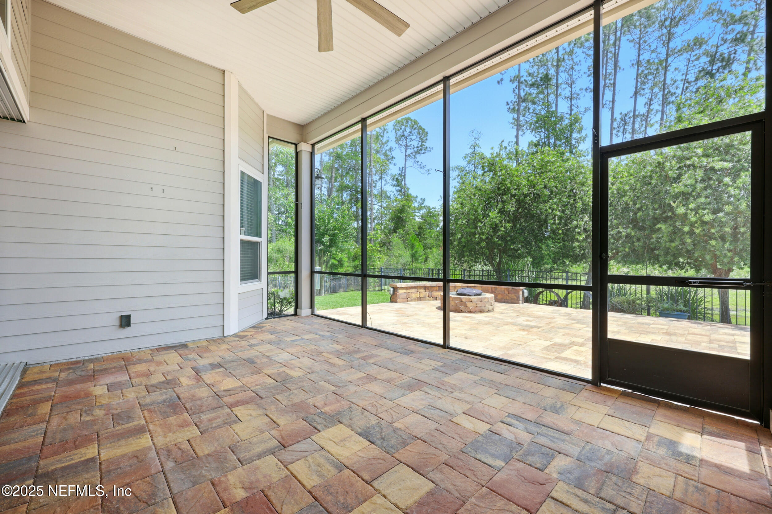 38 KING PALM Court