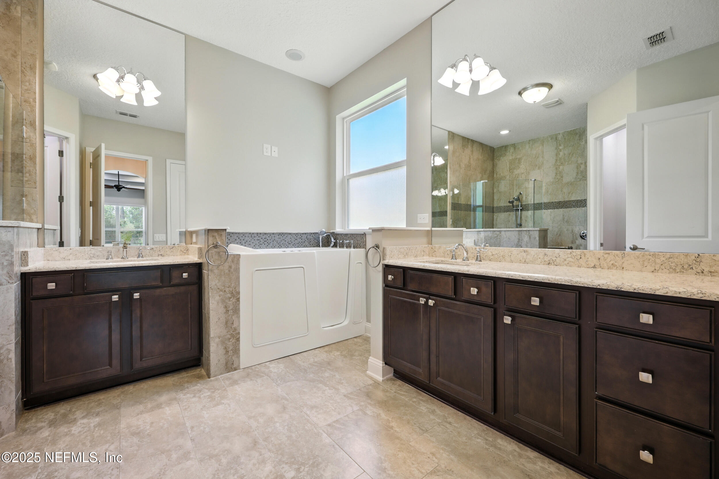 38 KING PALM Court