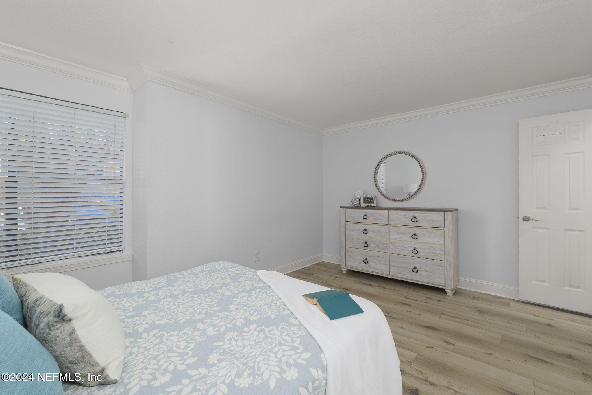 858 SHORELINE Circle