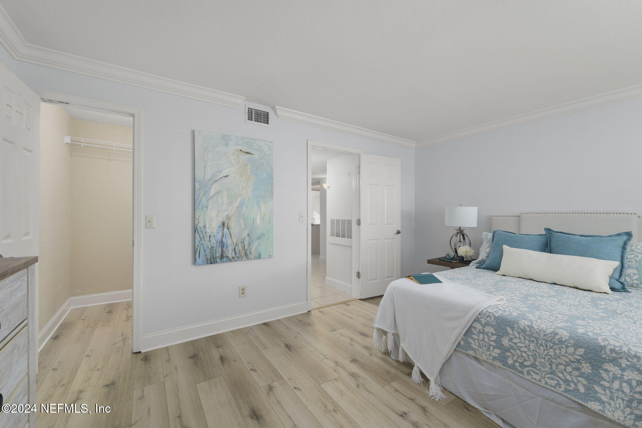 858 SHORELINE Circle