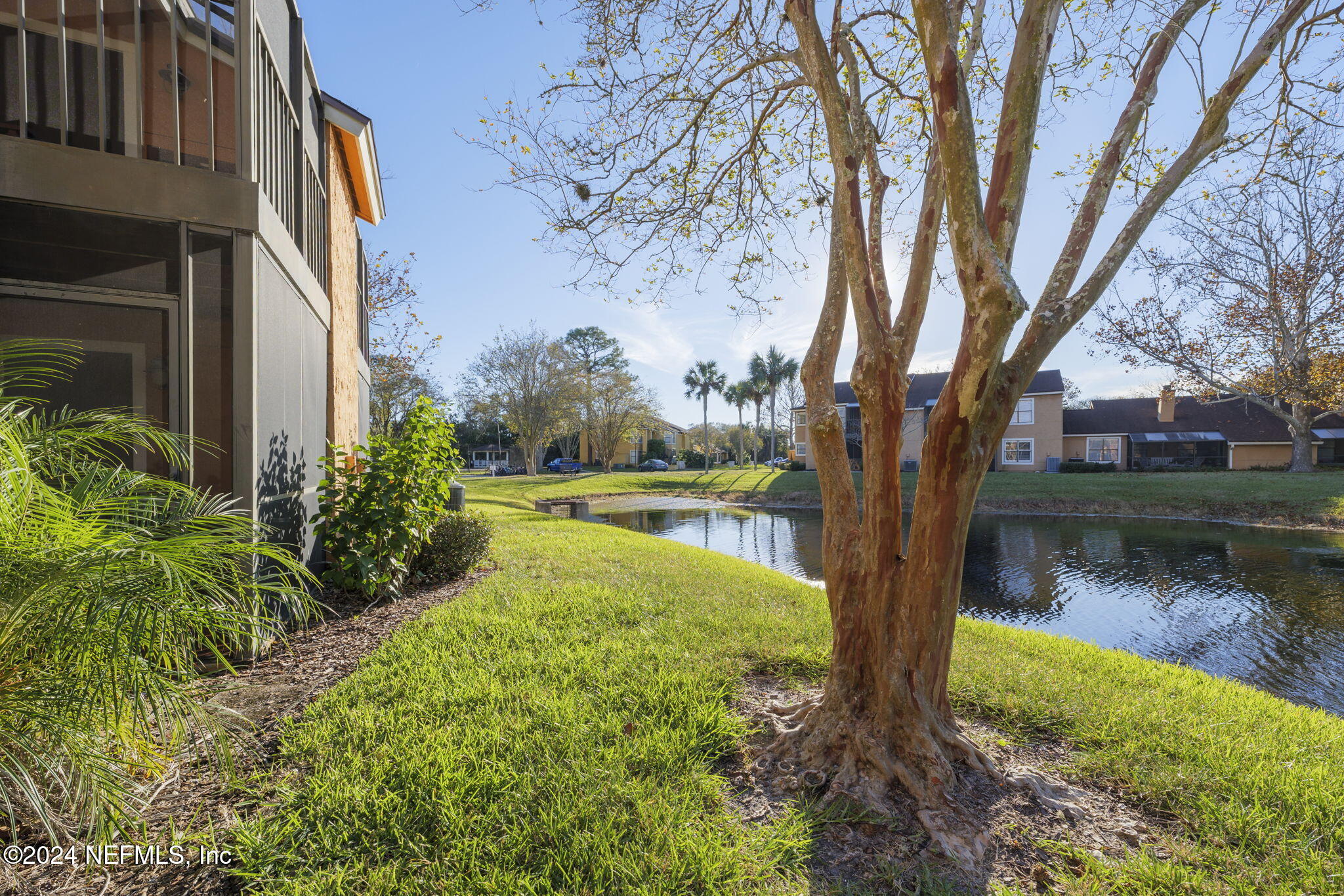 858 SHORELINE Circle