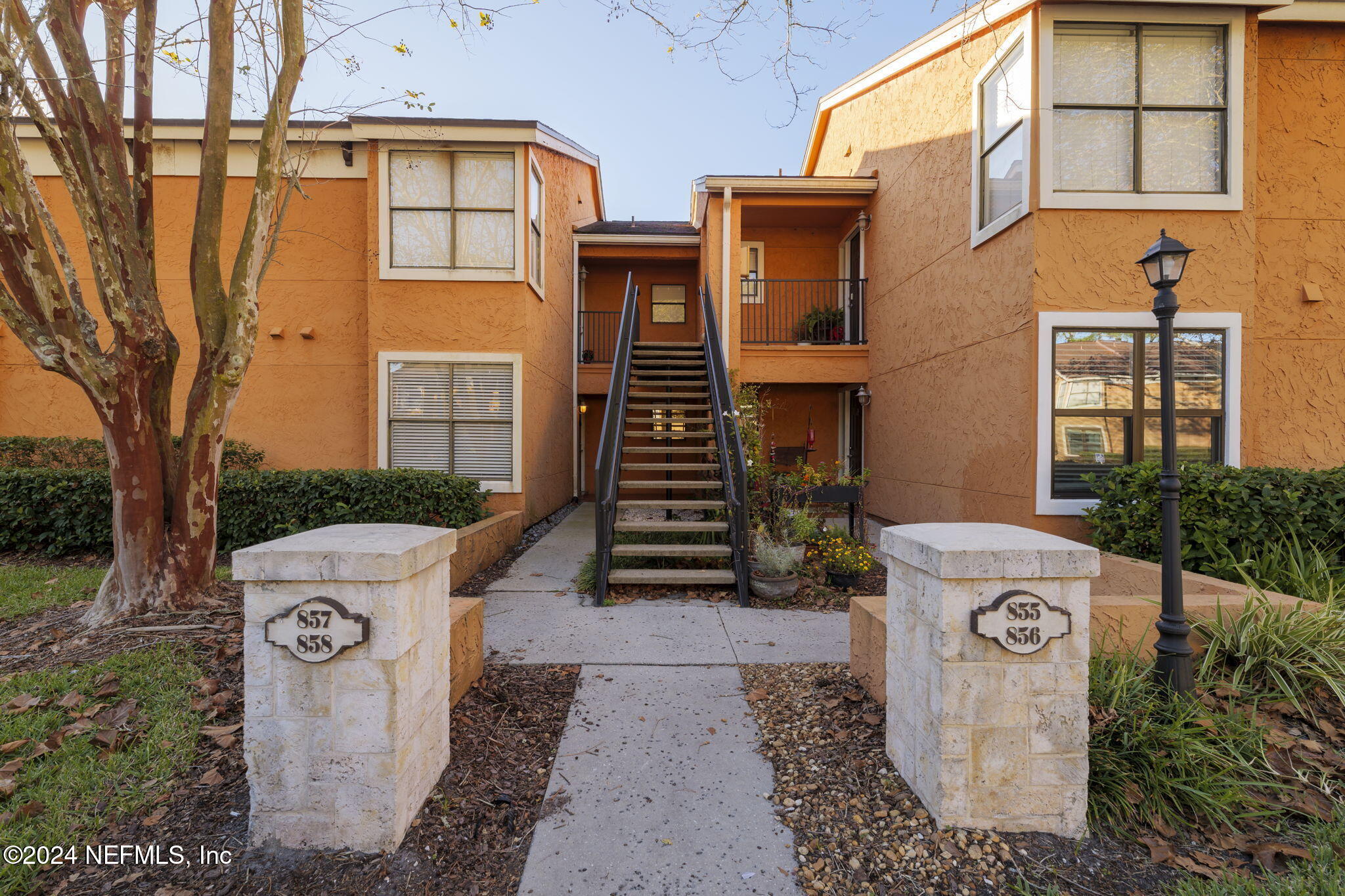 858 SHORELINE Circle