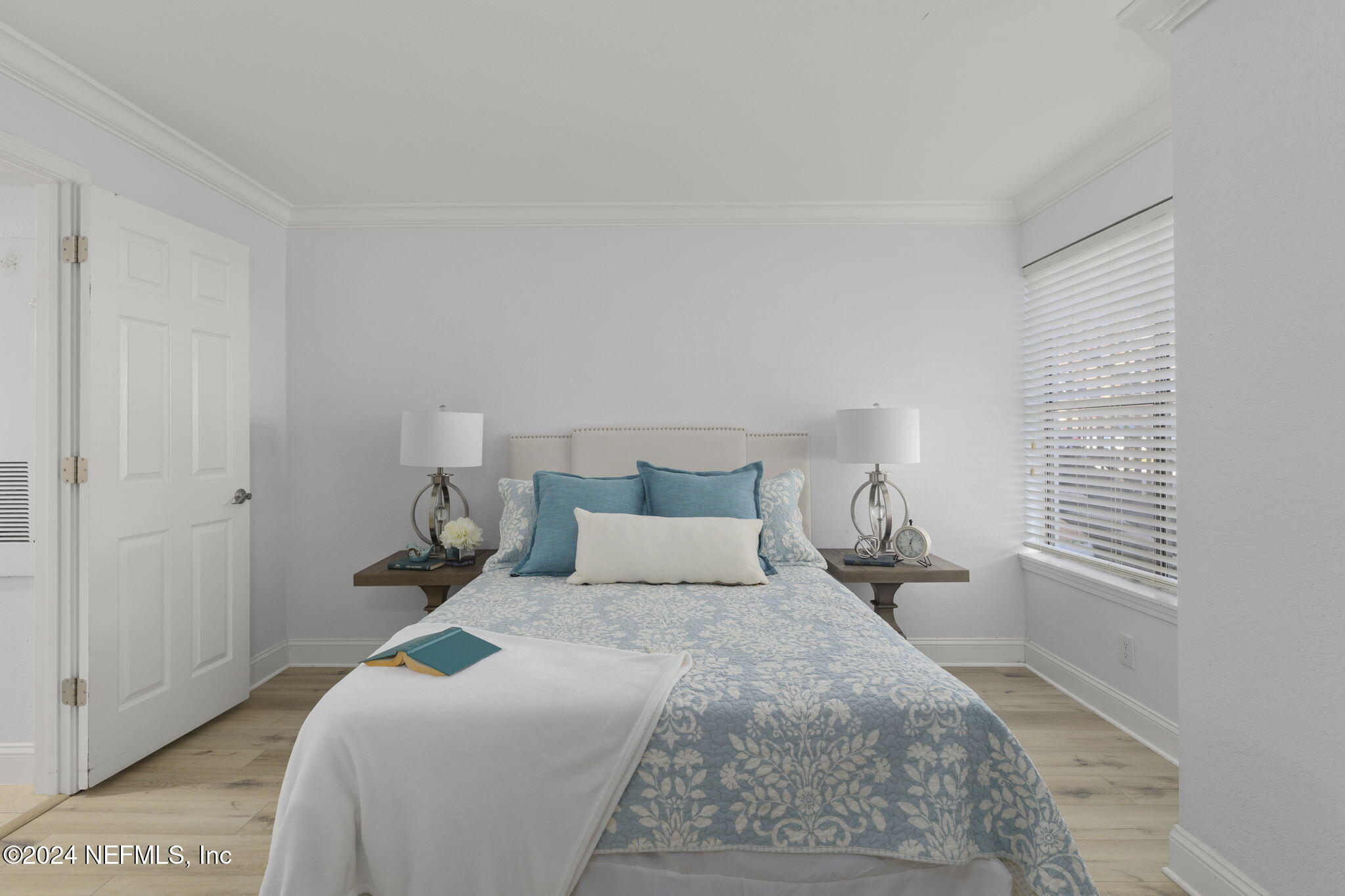 858 SHORELINE Circle