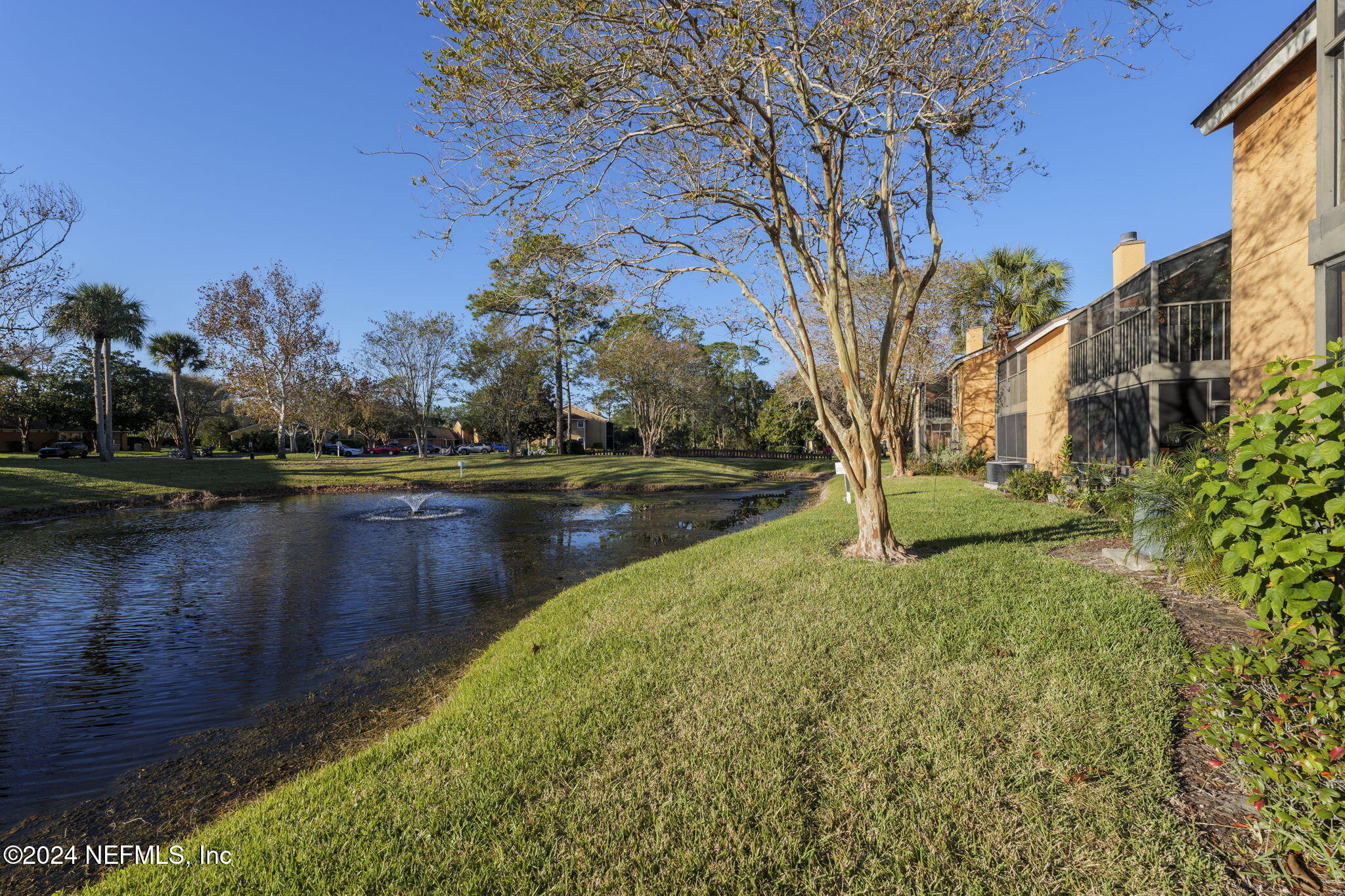 858 SHORELINE Circle
