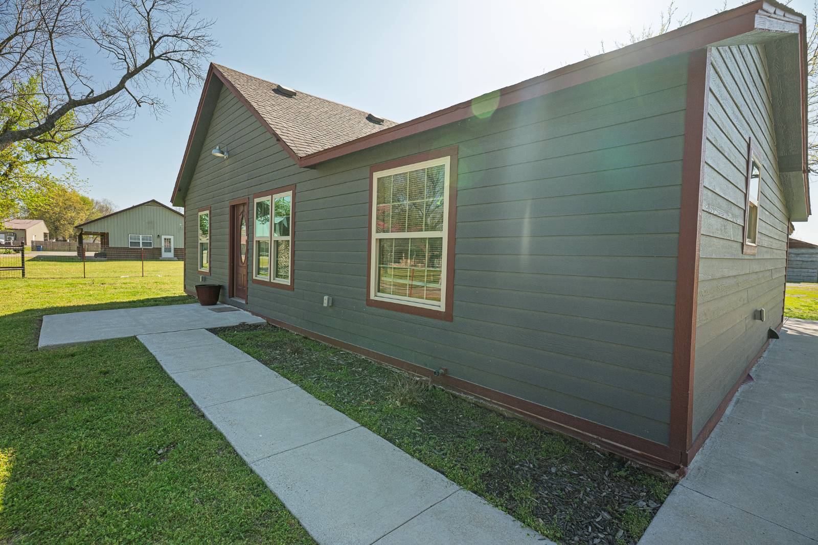 206 Lee Ave