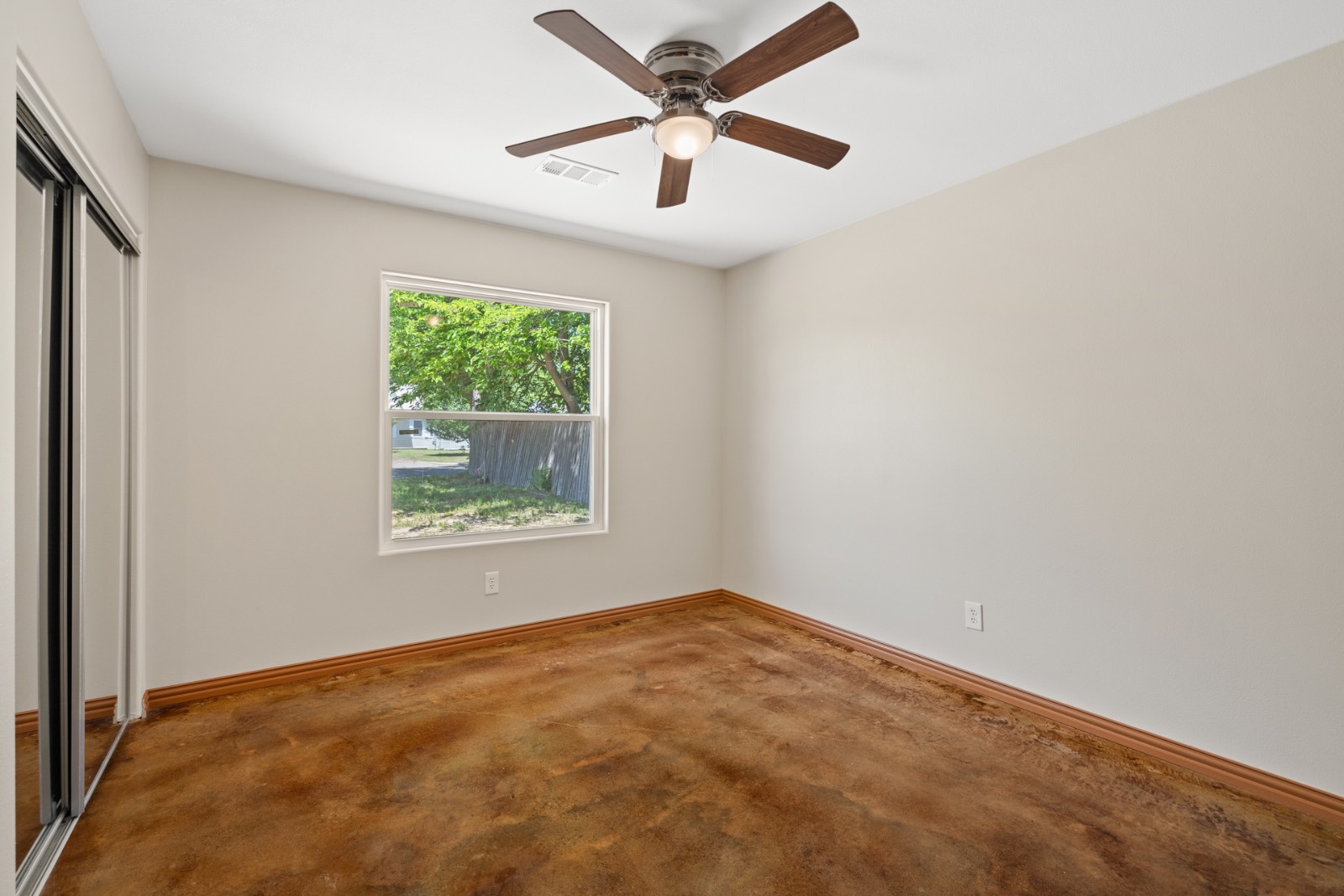1415 W Mulberry St.