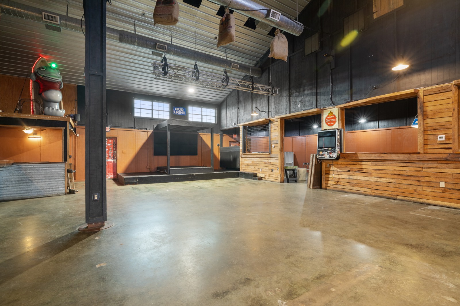 9125 W Highway 70