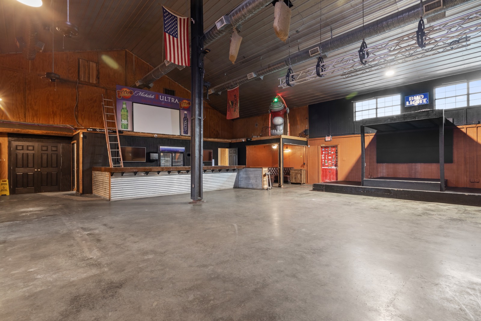 9125 W Highway 70
