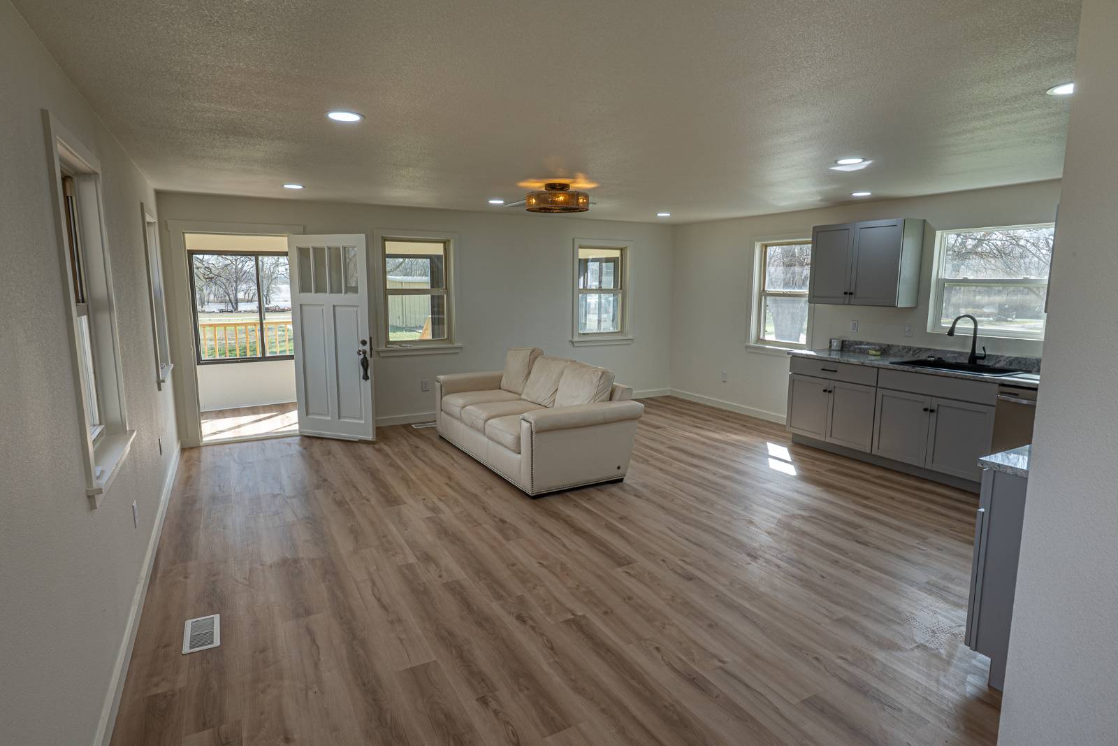 9170 N 439 Rd