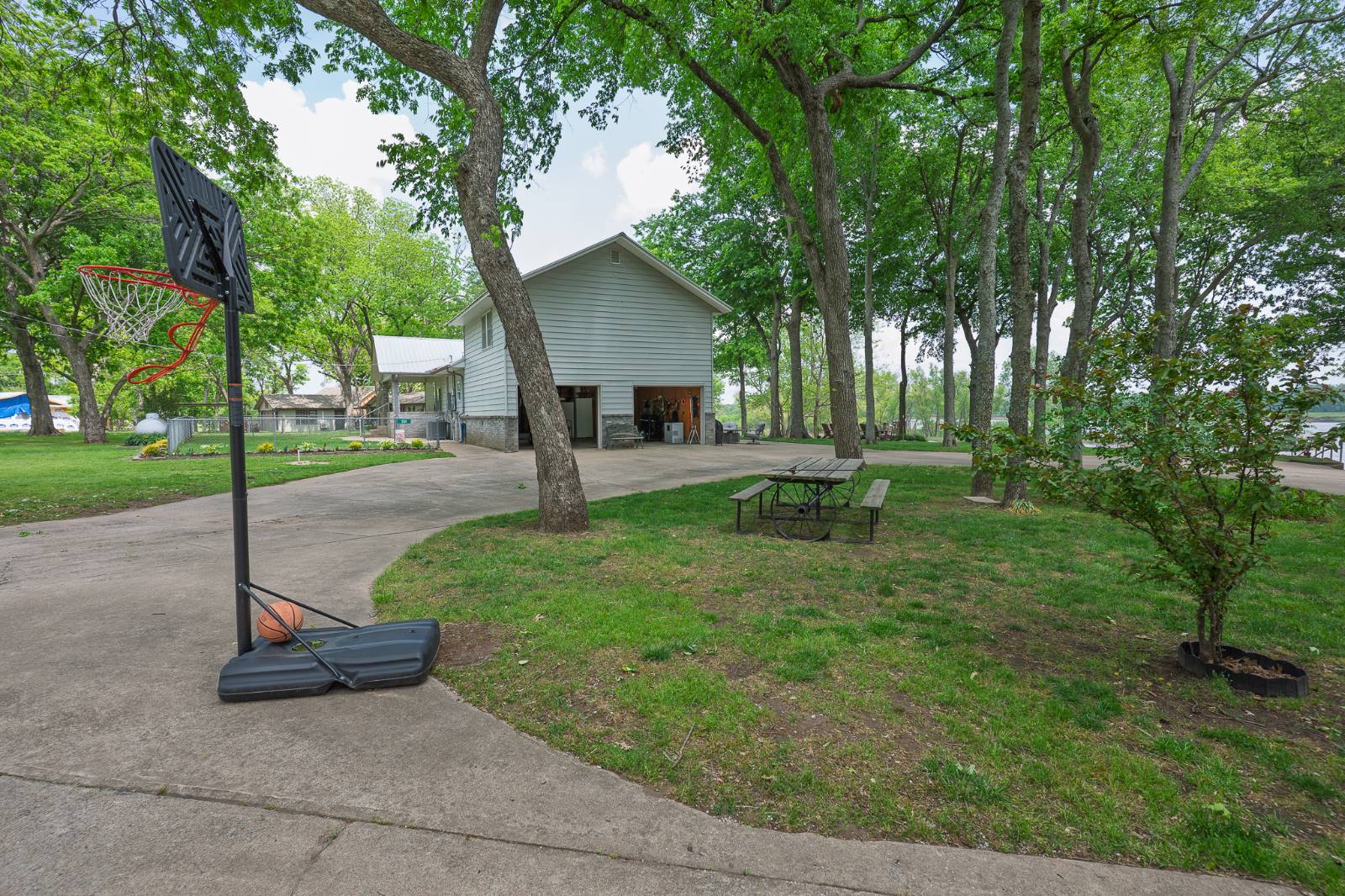 501 Leisure Land PL
