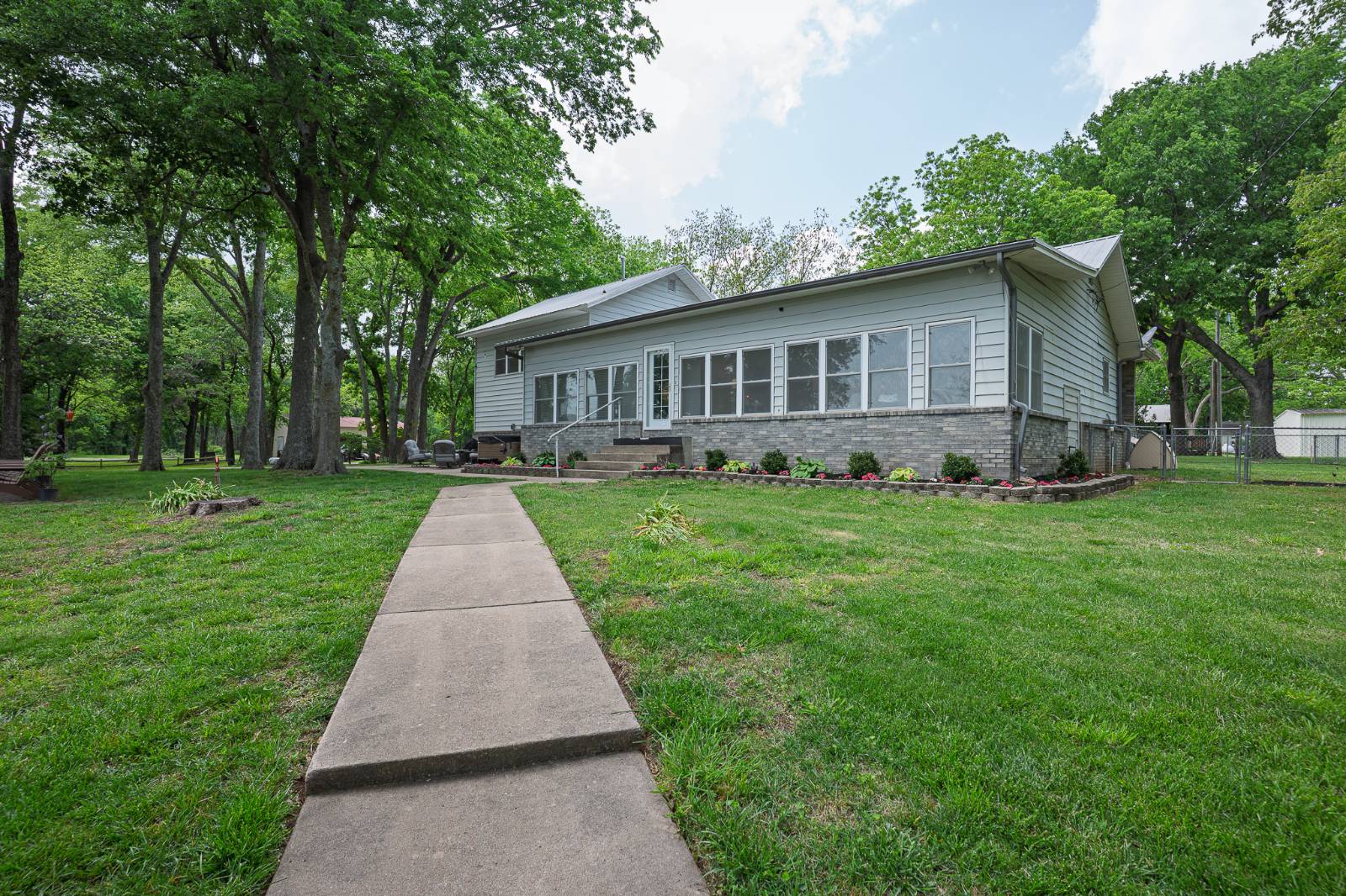 501 Leisure Land PL