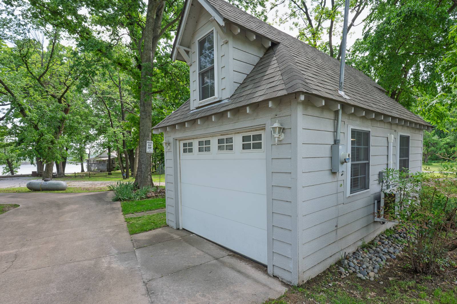 501 Leisure Land PL