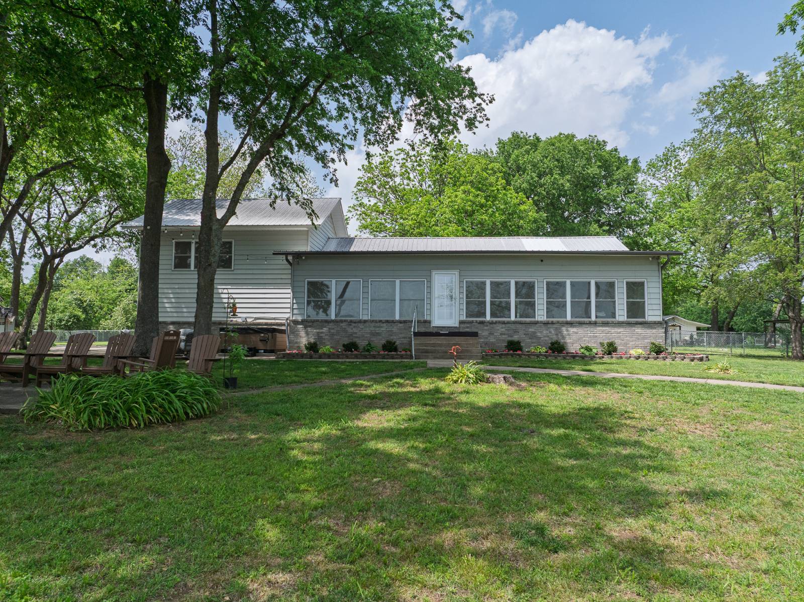 501 Leisure Land PL