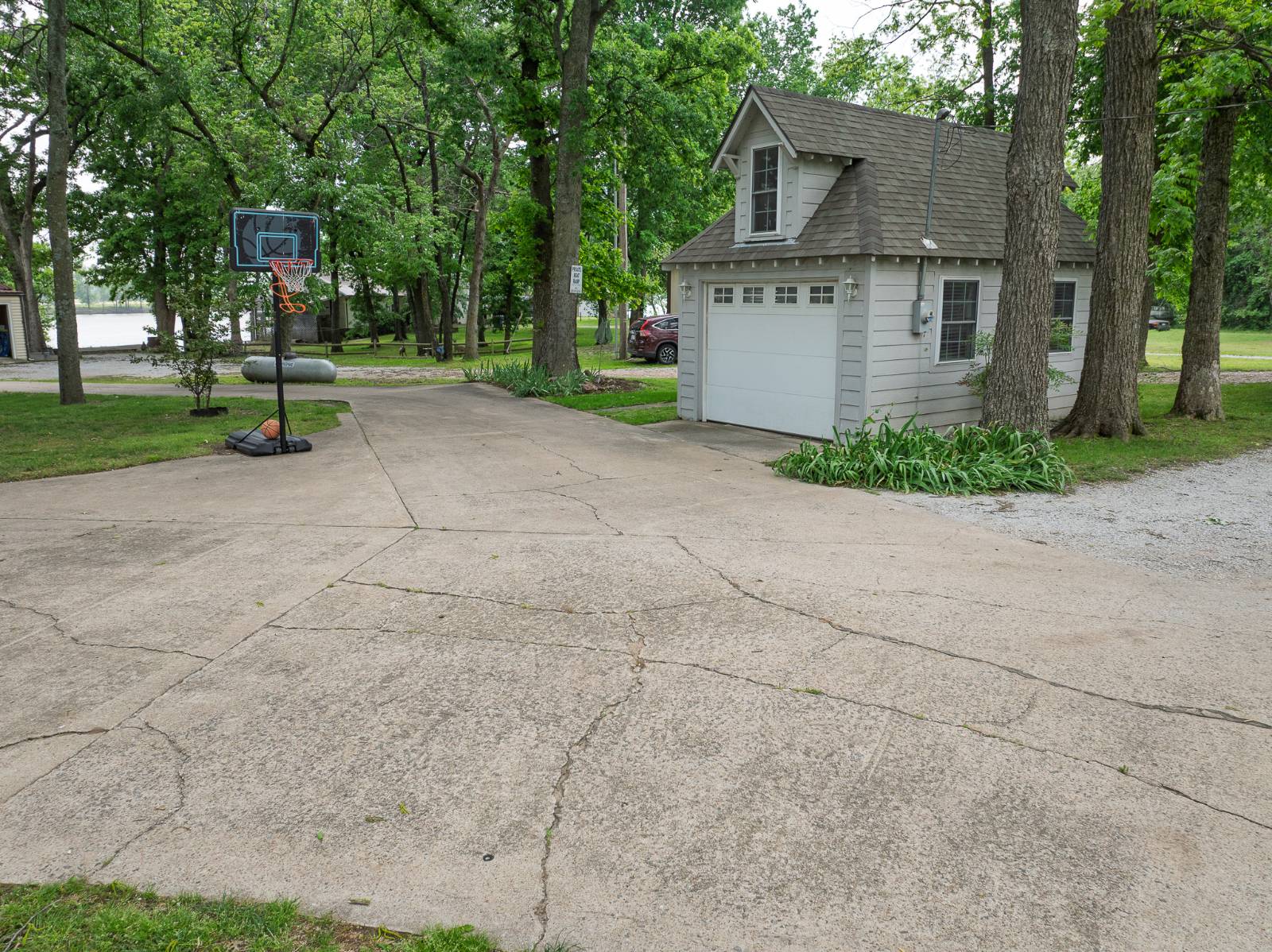 501 Leisure Land PL