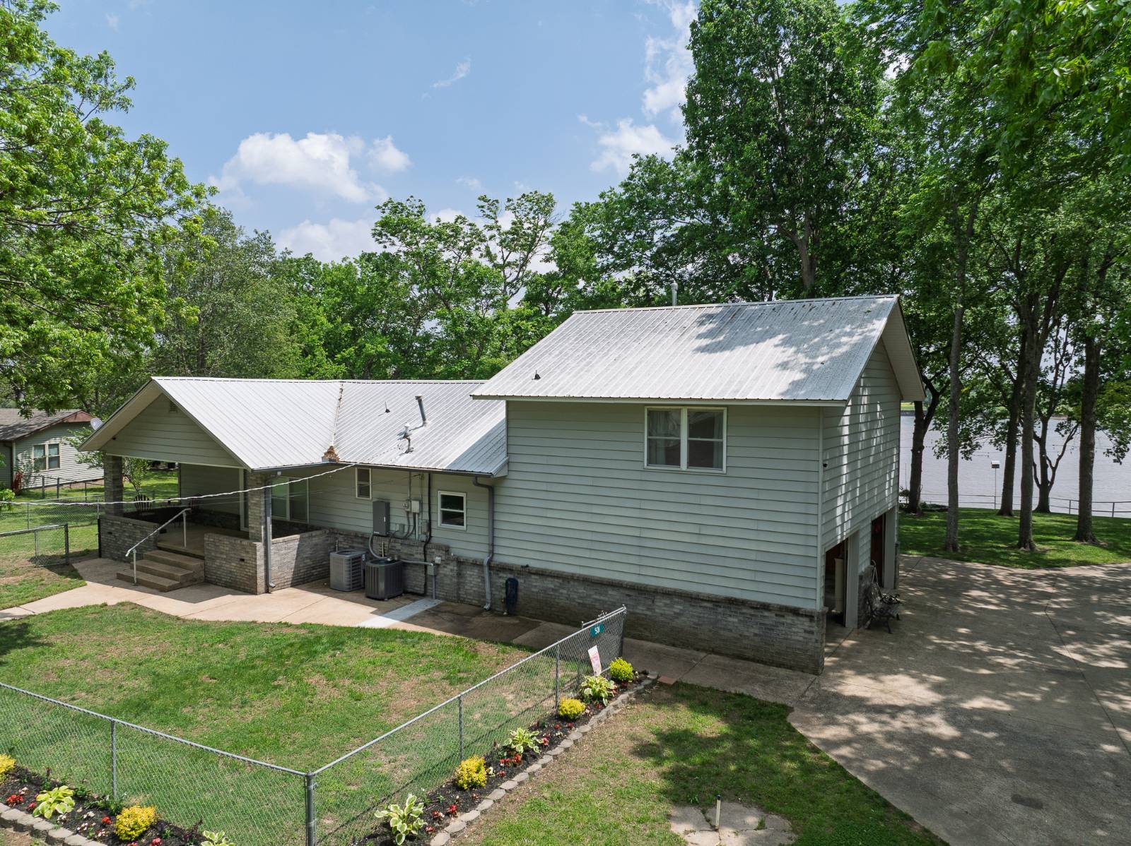 501 Leisure Land PL