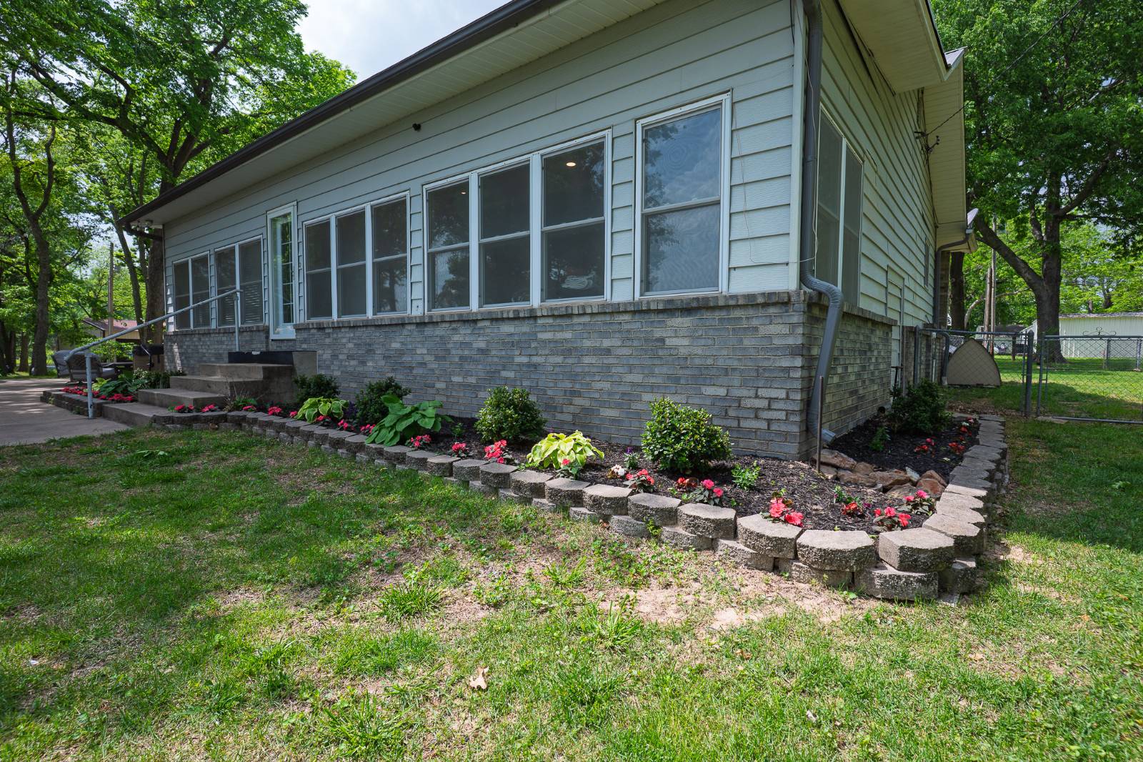 501 Leisure Land PL