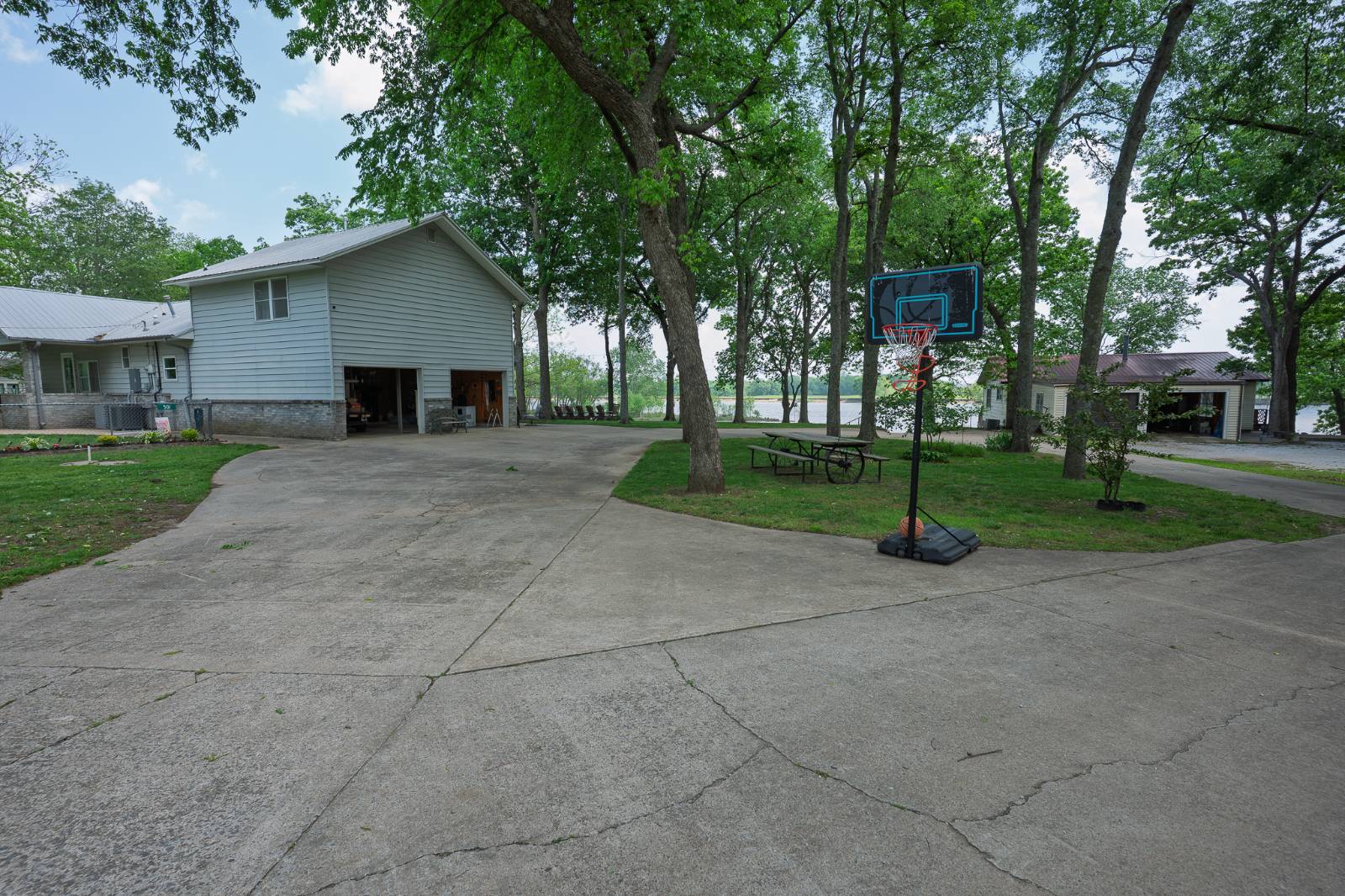 501 Leisure Land PL