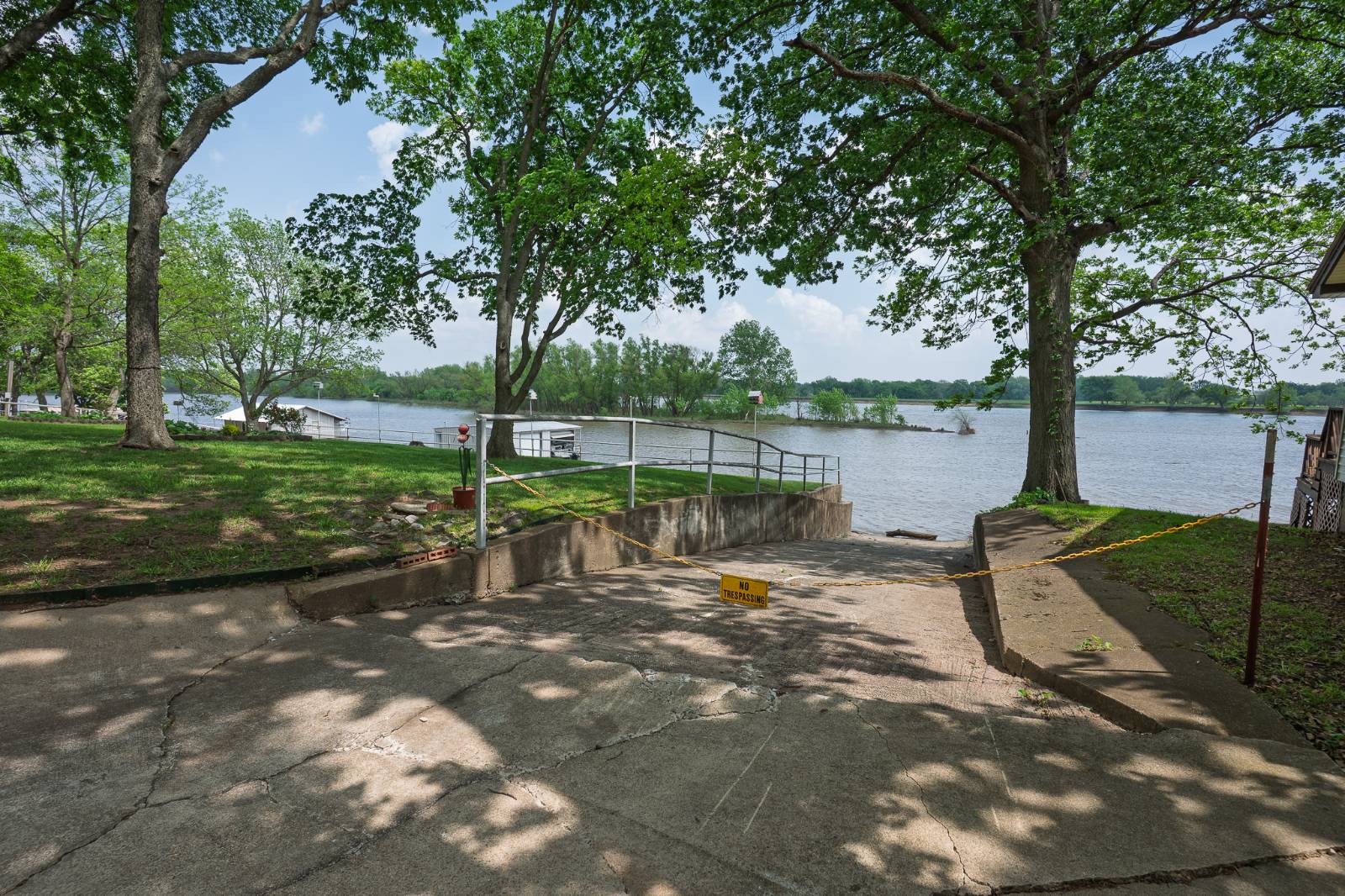 501 Leisure Land PL