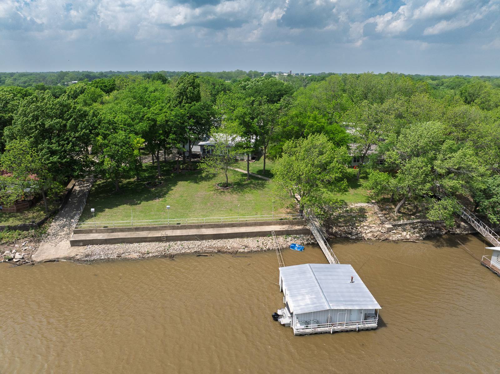 501 Leisure Land PL