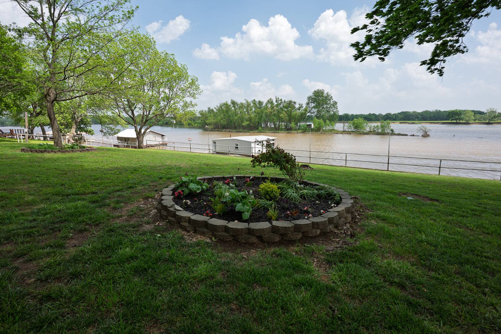 501 Leisure Land PL
