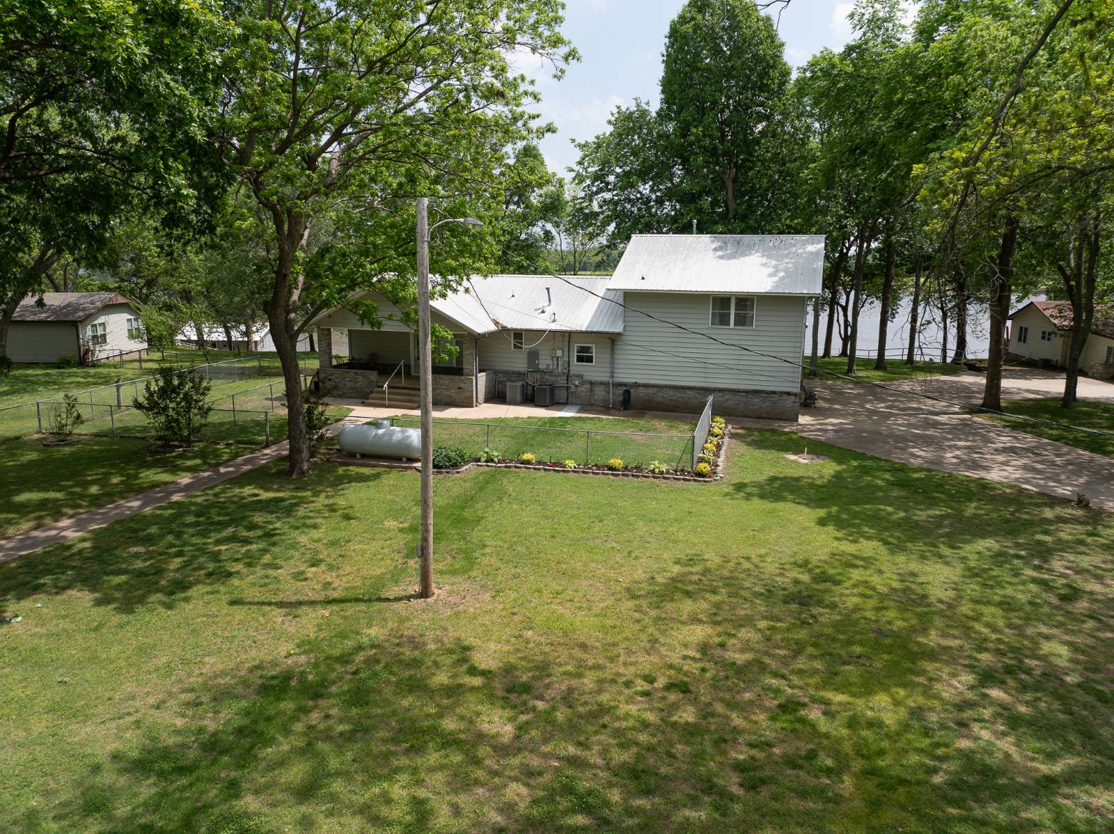 501 Leisure Land PL