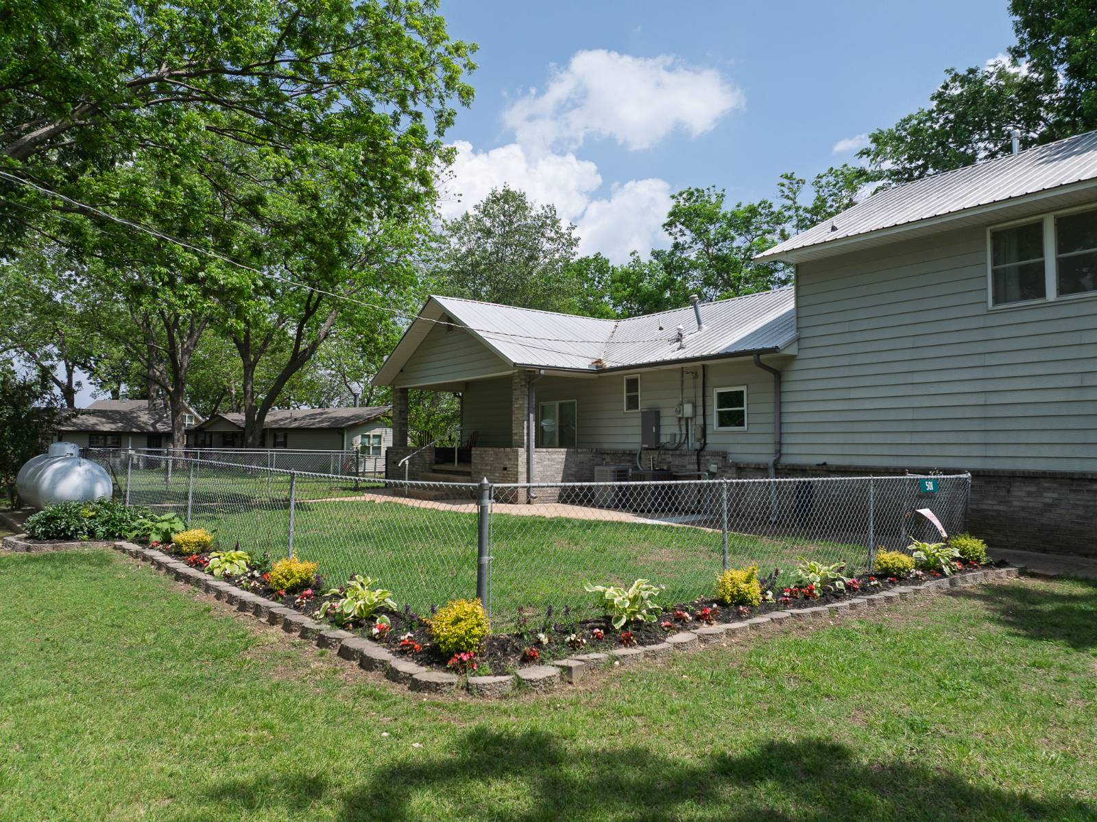 501 Leisure Land PL