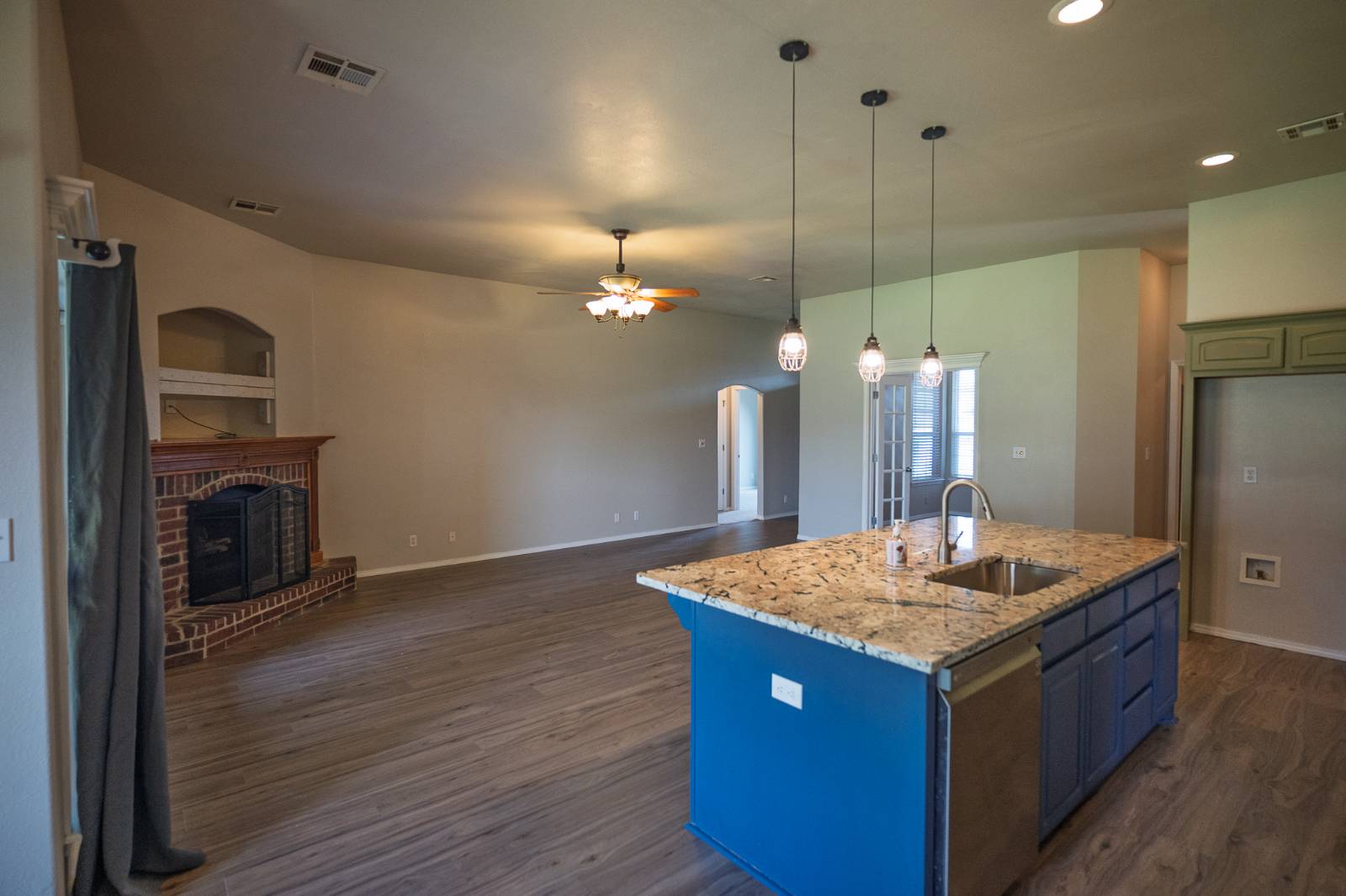 2517 W Ocala ST