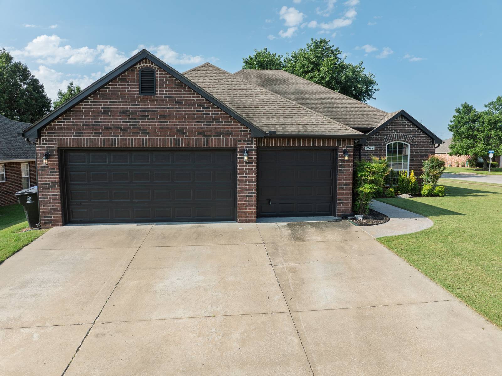 2517 W Ocala ST