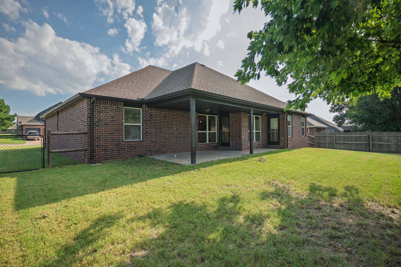 2517 W Ocala ST