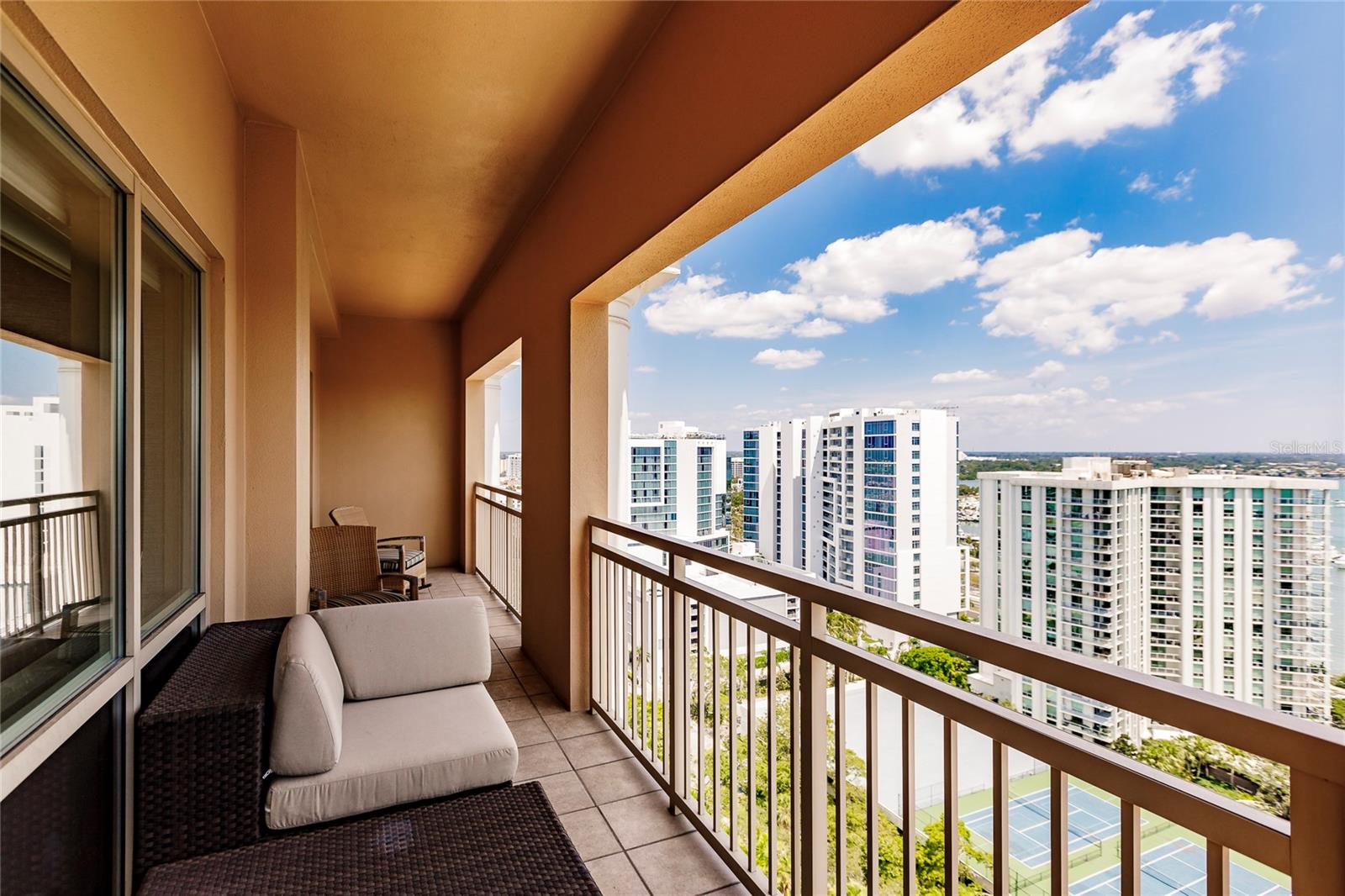 1111 RITZ CARLTON DR #1802