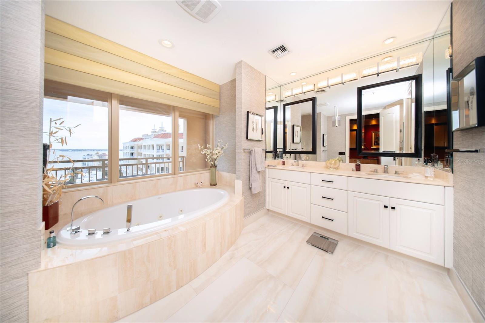1111 RITZ CARLTON DR #1802