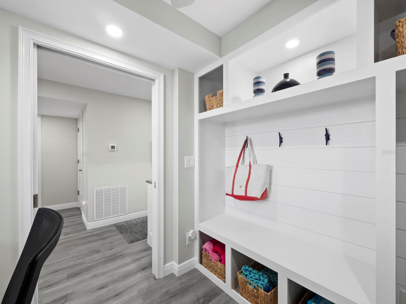 5780 MIDNIGHT PASS RD #609