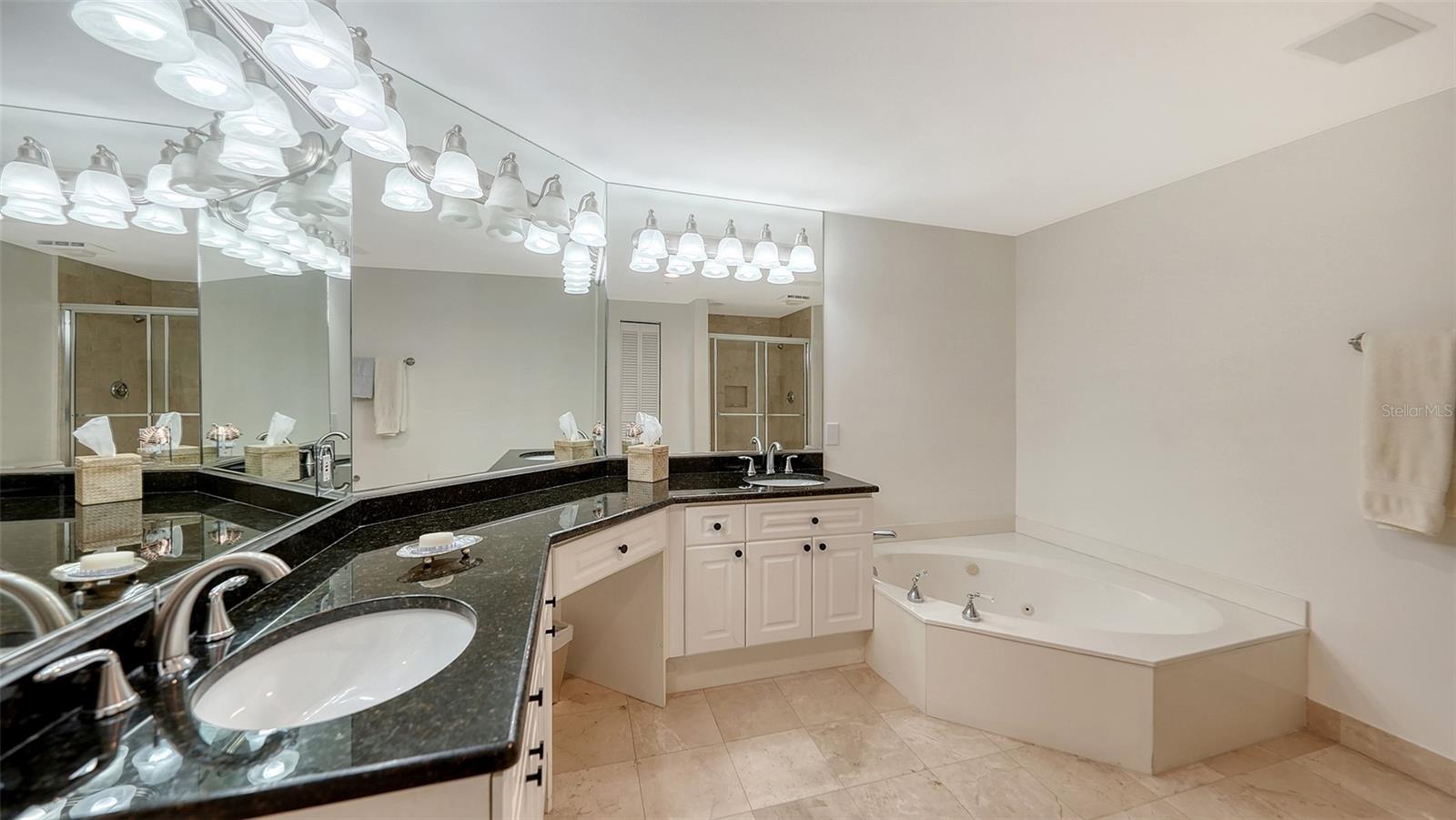 1800 BENJAMIN FRANKLIN DR #B308