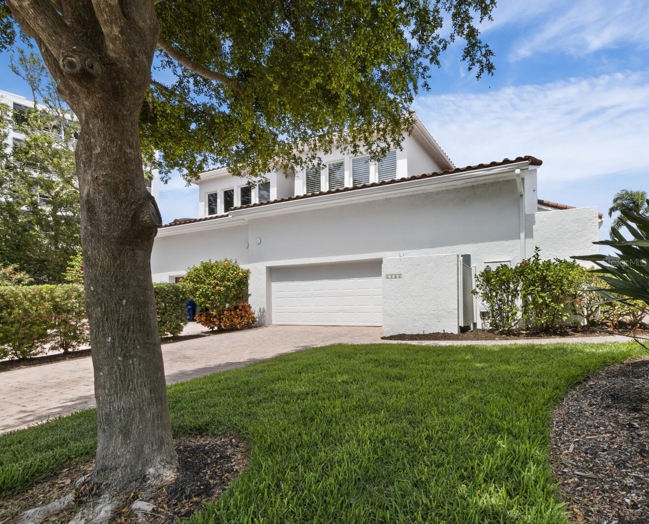 2282 HARBOUR COURT DR