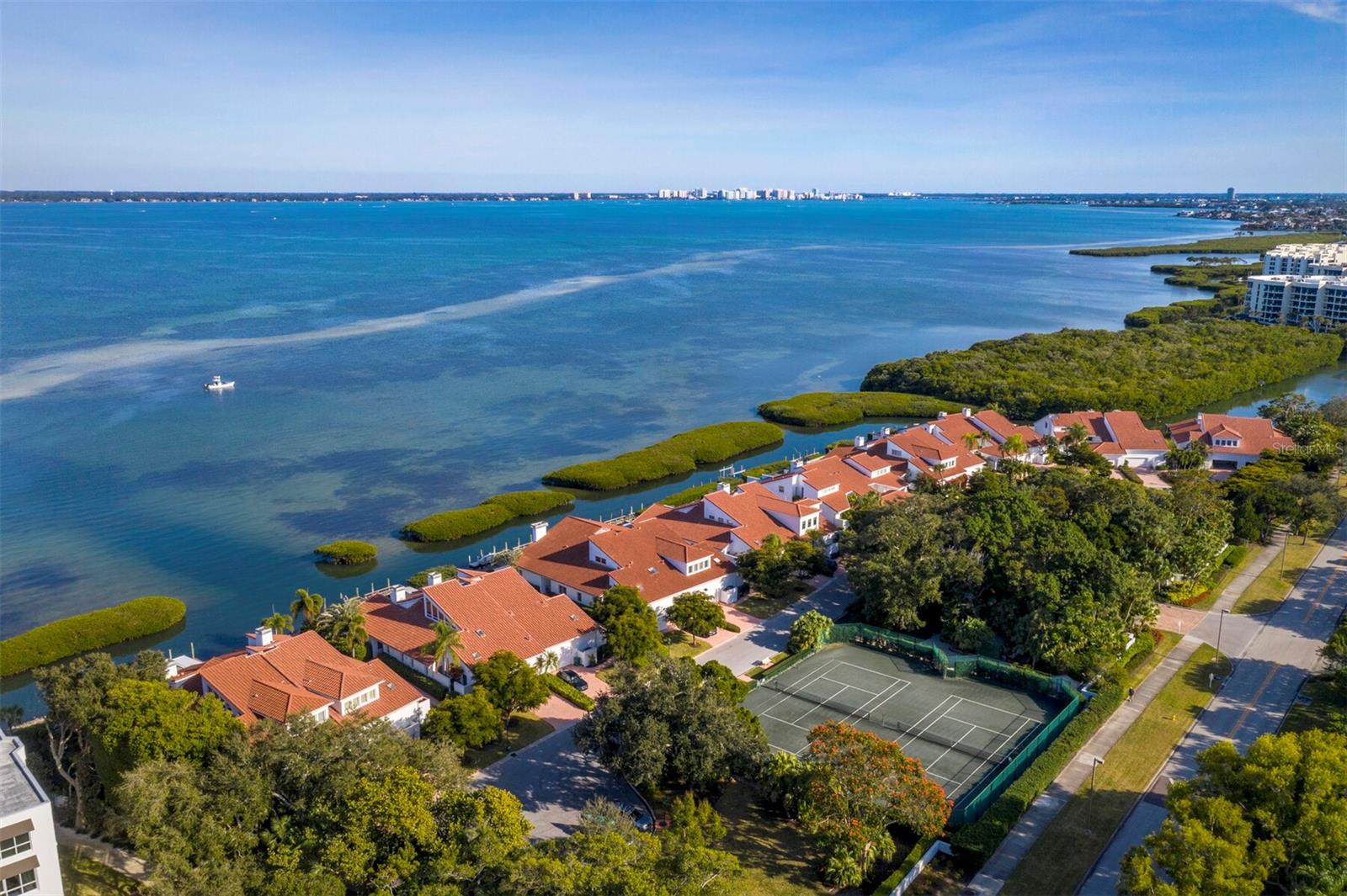 2282 HARBOUR COURT DR