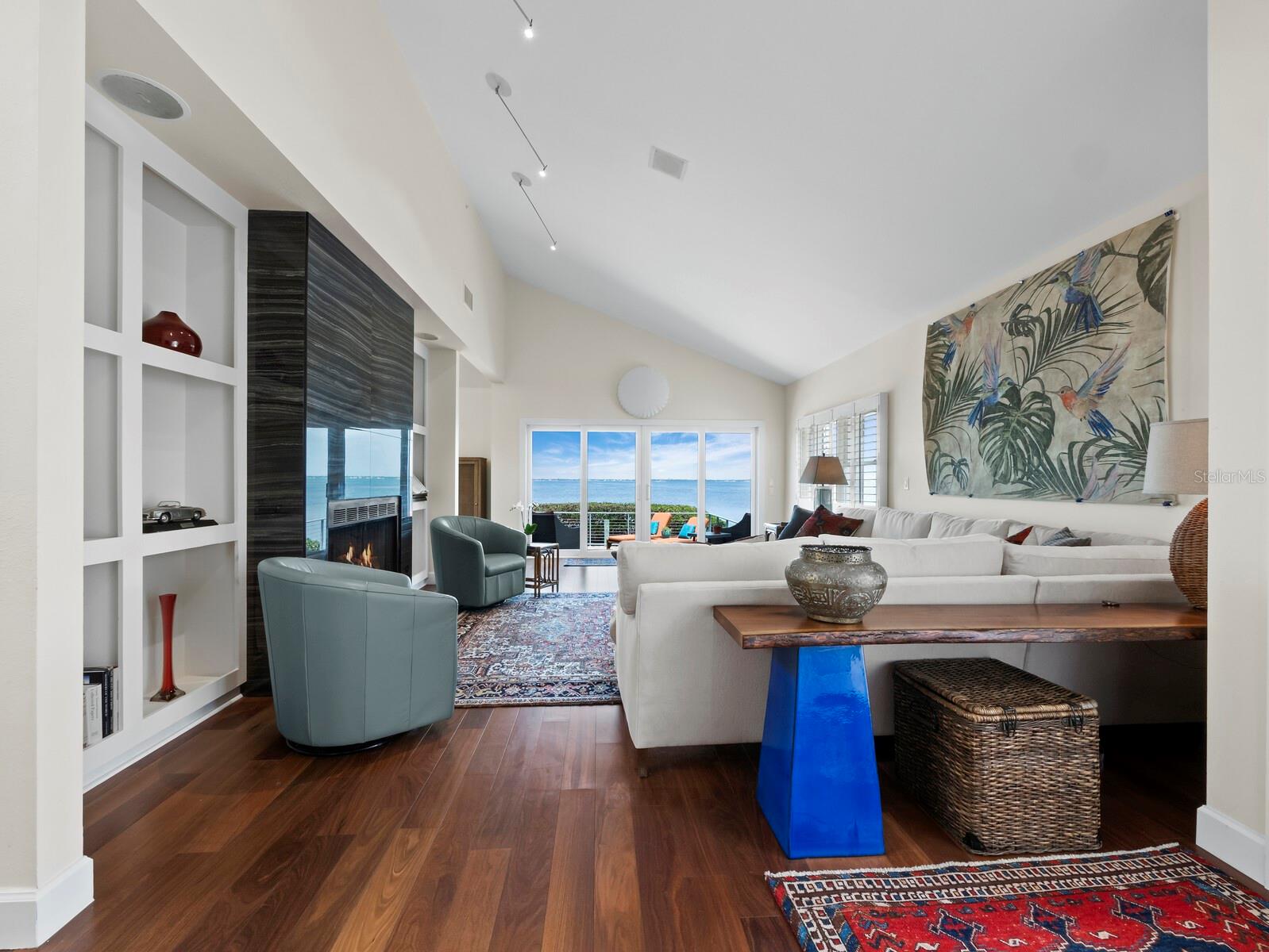 2282 HARBOUR COURT DR